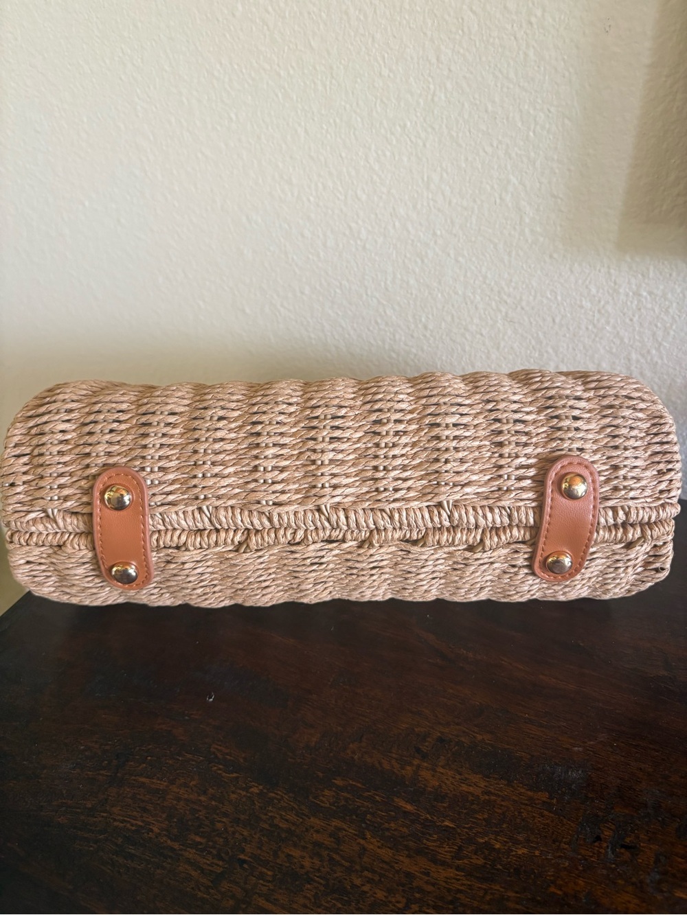 Tommy Bahama Tan Woven Straw Crossbody with Gold Chain - Picture 5 of 7